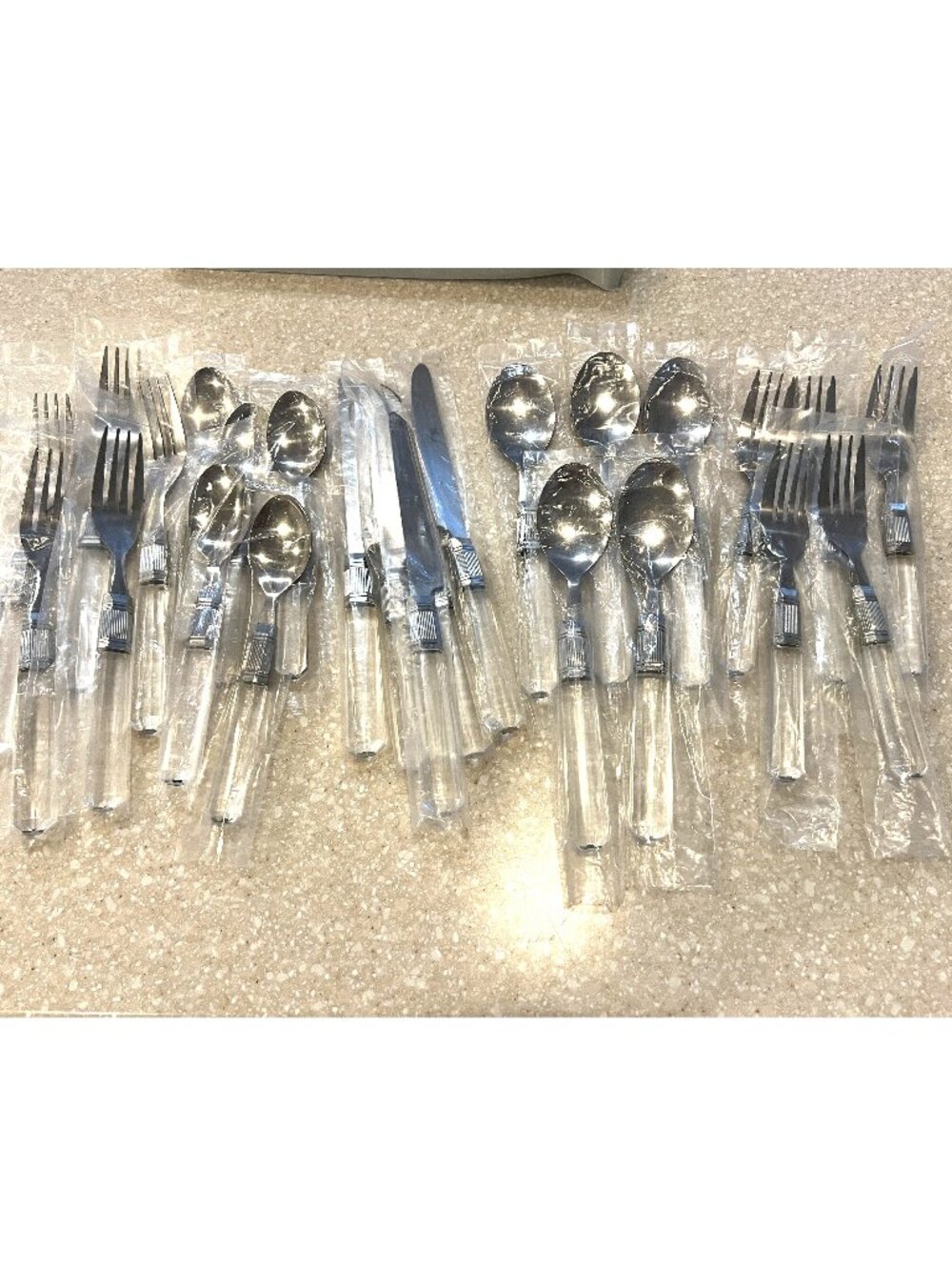 Brand new 30-piece tableware